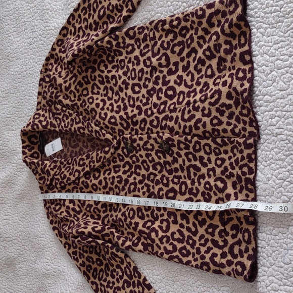 NWT Ann Taylor Size Small Animal Print Two Button Front Closure Sweater - Picture 4 of 13